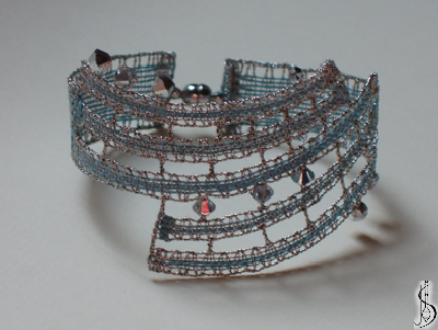 Bracelet nr. 10433b 
		   Light blue silk and medium dark silver. Crystals Swarovski
Price: € 34 
Other color variations are in the catalog. 
............................
 Protected by copyright! 
